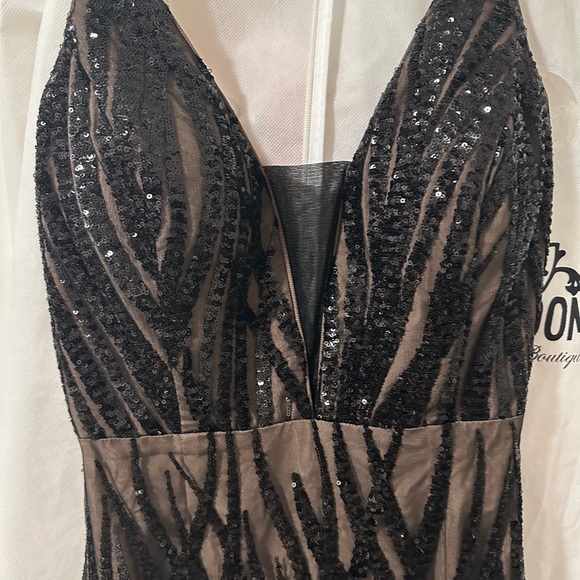 Special occasion dress. Colour black, size 10-12 US - Picture 4 of 7